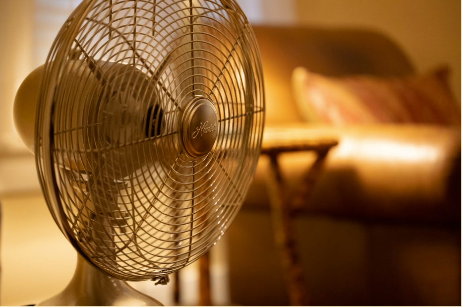 How does a gas heater work: a fan in a room.