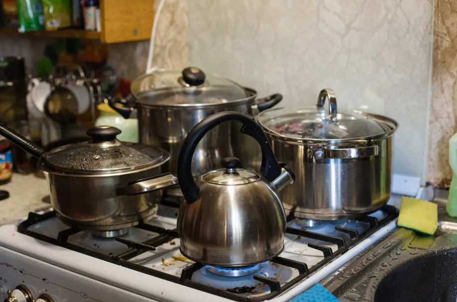You can prevent your gas burner not lighting by managing splatter during cooking