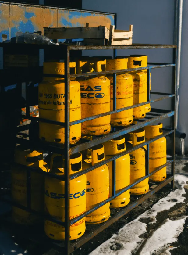 yellow-gas-cylinders-storage-rack